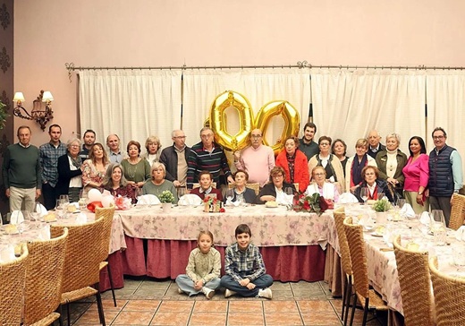 Paula Seco Sevillano, el pasado fin de semana rodeada de familia y amigos para celebrar su cien cumplea&ntilde;os. Fran Jim&eacute;nez